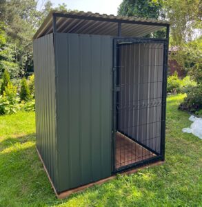 Zdjęcie przedstawia wiatę śmietnikową